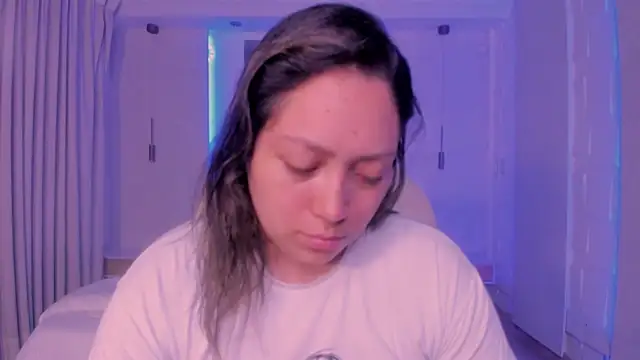 Snapshot of heidy_johns chatting on October 19, 2025, 12:19 pm heidy johns online show from October 19, 2025, 12:19 pm