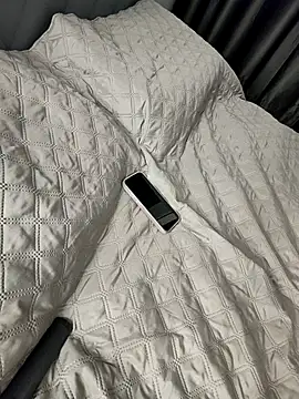 Juicy PeachLux online show from September 13, 2025, 5:13 pm