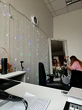 Snapshot of Juicy_PeachLux chatting on April 15, 2026, 6:52 am Juicy PeachLux online show from April 15, 2026, 6:52 am