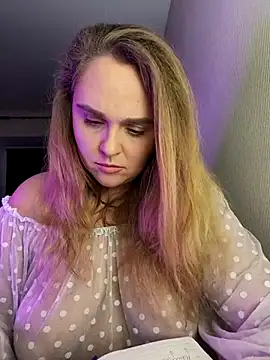 Juicy PeachLux online show from September 22, 2025, 6:36 pm