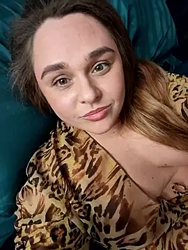 Snapshot of Juicy_PeachLux chatting on January 14, 2026, 6:11 pm Juicy PeachLux online show from January 14, 2026, 6:11 pm