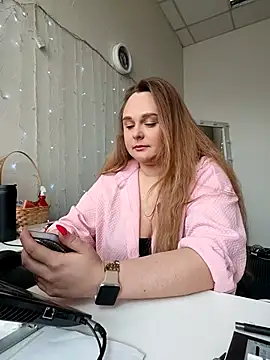 Snapshot of Juicy_PeachLux chatting on April 8, 2026, 5:53 am Juicy PeachLux online show from April 8, 2026, 5:53 am