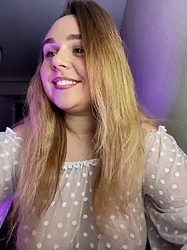 Juicy PeachLux online show from September 30, 2025, 2:45 pm