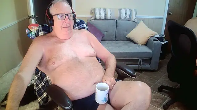 Snapshot of superbearboss chatting on June 9, 2026, 3:02 pm superbearboss online show from June 9, 2026, 3:02 pm
