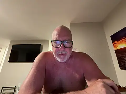 Snapshot of superbearboss chatting on July 9, 2026, 2:23 am superbearboss online show from July 9, 2026, 2:23 am