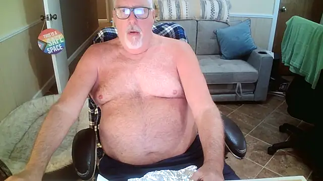 Snapshot of superbearboss chatting on June 3, 2026, 4:23 pm superbearboss online show from June 3, 2026, 4:23 pm