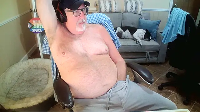 Snapshot of superbearboss chatting on June 2, 2026, 3:45 pm superbearboss online show from June 2, 2026, 3:45 pm