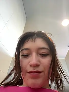 Snapshot of Karina_Leon chatting on August 7, 2026, 9:21 pm Karina Leon online show from August 7, 2026, 9:21 pm