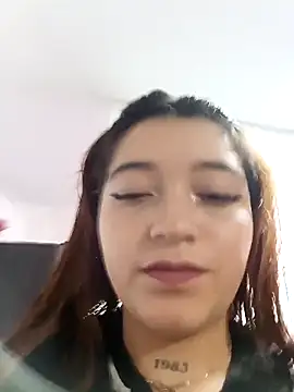 Karina Leon online show from December 5, 2025, 5:22 pm