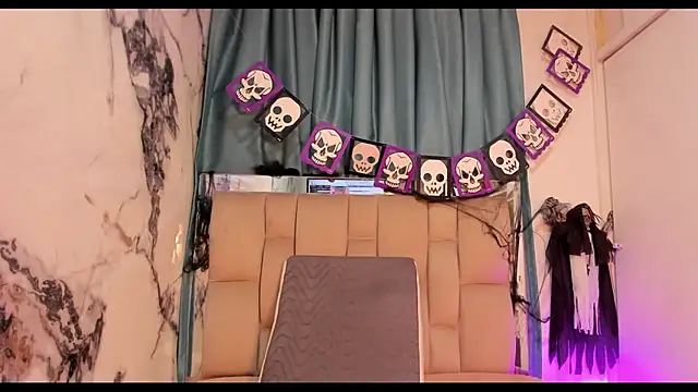 Snapshot of AvaX_777 chatting on November 4, 2025, 12:31 pm AvaX 777 online show from November 4, 2025, 12:31 pm