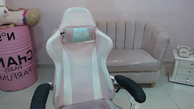 Snapshot of Elody_a_ chatting on March 21, 2025, 3:33 am Elody a online show from March 21, 2025, 3:33 am