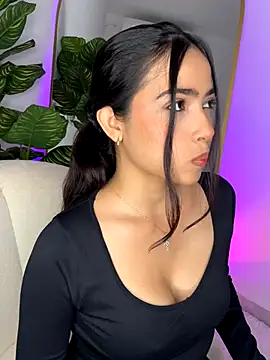  Emily Thompson  online show from October 16, 2025, 12:08 am