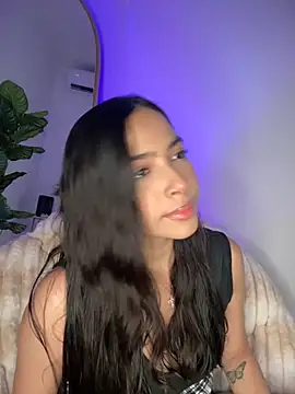  Emily Thompson  online show from November 5, 2025, 3:42 am