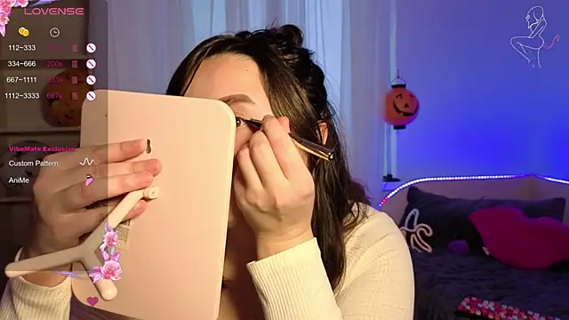 Snapshot of MiraLuccian chatting on November 21, 2025, 1:54 pm MiraLuccian online show from November 21, 2025, 1:54 pm