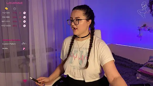 Snapshot of MiraLuccian chatting on September 21, 2025, 8:03 pm MiraLuccian online show from September 21, 2025, 8:03 pm