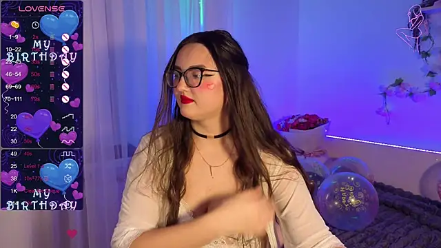 Snapshot of MiraLuccian chatting on September 24, 2025, 6:25 pm MiraLuccian online show from September 24, 2025, 6:25 pm