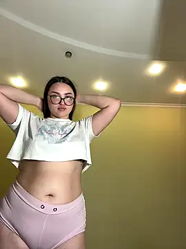 Snapshot of MiraLuccian chatting on October 12, 2025, 8:10 pm MiraLuccian online show from October 12, 2025, 8:10 pm