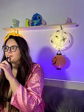 Snapshot of MiraLuccian chatting on October 14, 2025, 7:47 pm MiraLuccian online show from October 14, 2025, 7:47 pm