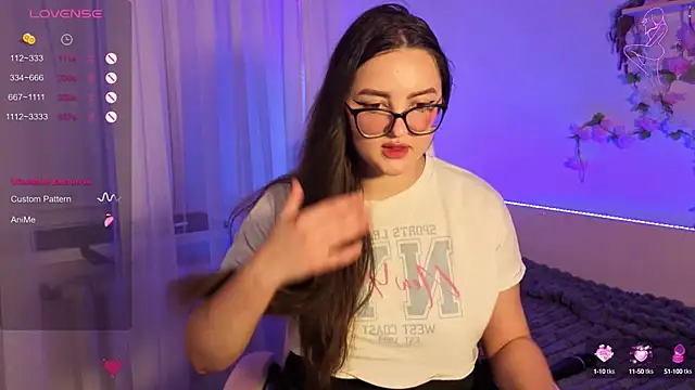 Snapshot of MiraLuccian chatting on September 12, 2025, 6:40 pm MiraLuccian online show from September 12, 2025, 6:40 pm