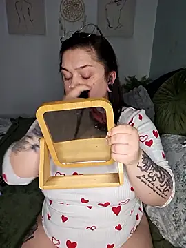 Saucy-Serenity online show from January 5, 2026, 8:34 pm