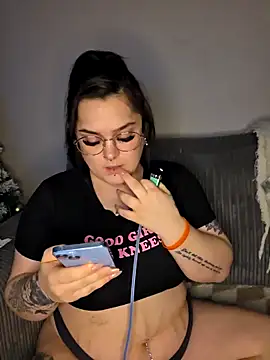 Saucy-Serenity online show from November 26, 2025, 8:53 pm