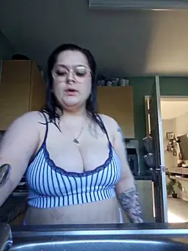 Saucy-Serenity online show from April 25, 2026, 4:59 pm