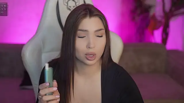 Snapshot of Billie054 chatting on December 22, 2025, 7:52 am Billie054 online show from December 22, 2025, 7:52 am