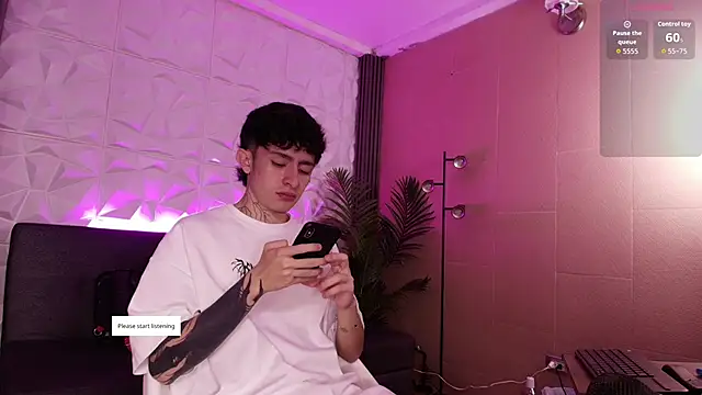 Snapshot of troy_rouge chatting on December 16, 2025, 7:29 pm troy rouge online show from December 16, 2025, 7:29 pm