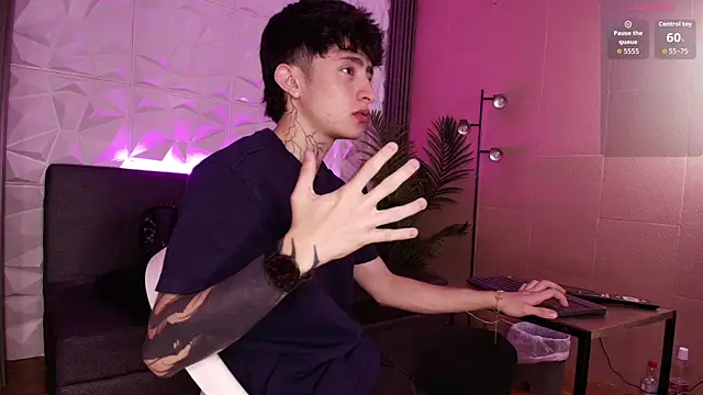 Snapshot of troy_rouge chatting on December 2, 2025, 7:26 pm troy rouge online show from December 2, 2025, 7:26 pm