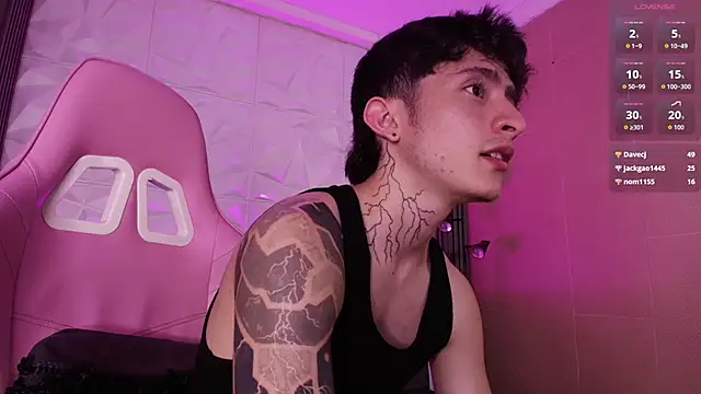 Snapshot of troy_rouge chatting on January 5, 2026, 5:27 pm troy rouge online show from January 5, 2026, 5:27 pm