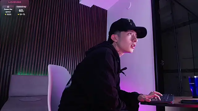 Snapshot of troy_rouge chatting on November 14, 2025, 7:06 pm troy rouge online show from November 14, 2025, 7:06 pm