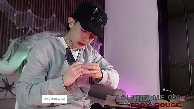 Snapshot of troy_rouge chatting on October 22, 2025, 7:35 pm troy rouge online show from October 22, 2025, 7:35 pm