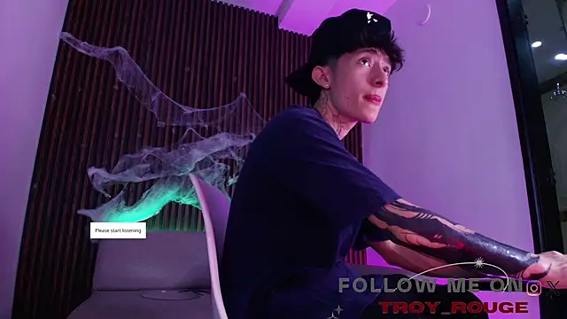 Snapshot of troy_rouge chatting on October 31, 2025, 4:47 pm troy rouge online show from October 31, 2025, 4:47 pm