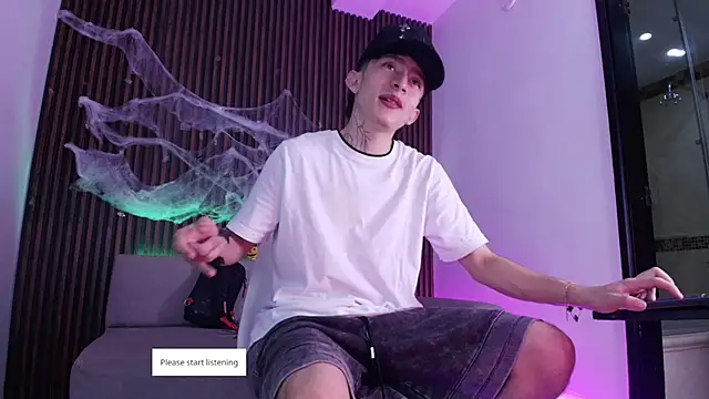 Snapshot of troy_rouge chatting on October 29, 2025, 7:13 pm troy rouge online show from October 29, 2025, 7:13 pm