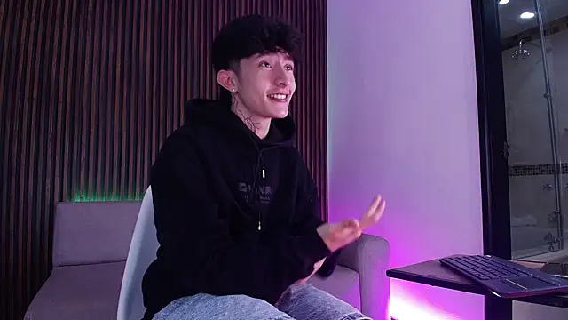 Snapshot of troy_rouge chatting on November 4, 2025, 7:17 pm troy rouge online show from November 4, 2025, 7:17 pm