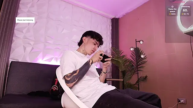 Snapshot of troy_rouge chatting on November 25, 2025, 7:14 pm troy rouge online show from November 25, 2025, 7:14 pm