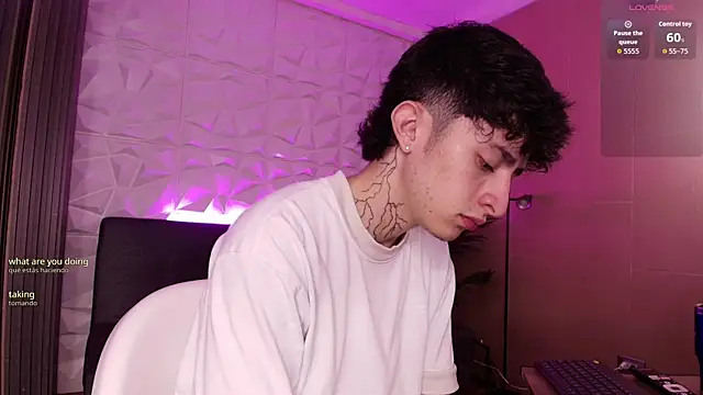 Snapshot of troy_rouge chatting on December 15, 2025, 7:31 pm troy rouge online show from December 15, 2025, 7:31 pm