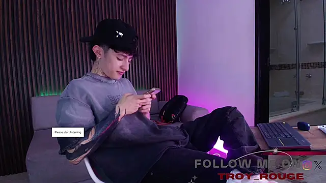 Snapshot of troy_rouge chatting on November 3, 2025, 7:28 pm troy rouge online show from November 3, 2025, 7:28 pm