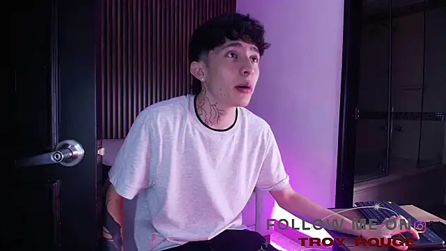 Snapshot of troy_rouge chatting on November 12, 2025, 7:18 pm troy rouge online show from November 12, 2025, 7:18 pm