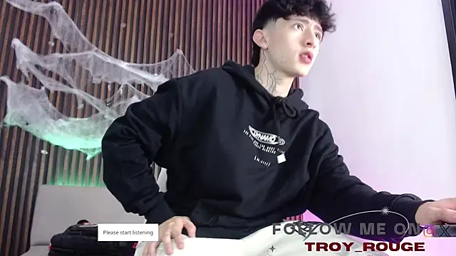 Snapshot of troy_rouge chatting on October 24, 2025, 7:46 pm troy rouge online show from October 24, 2025, 7:46 pm