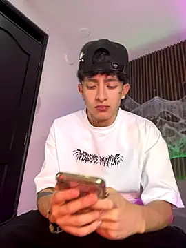 Snapshot of troy_rouge chatting on October 23, 2025, 7:12 pm troy rouge online show from October 23, 2025, 7:12 pm