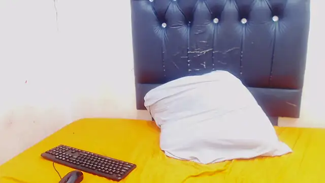 NICKY19XX online show from March 19, 2025, 2:27 am