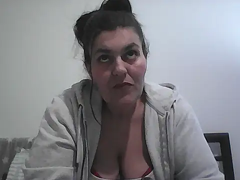 Snapshot of Curvy-Essex-Milf chatting on March 5, 2026, 11:32 pm Curvy-Essex-Milf online show from March 5, 2026, 11:32 pm