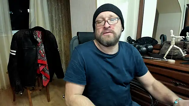 Snapshot of Grandor_M chatting on March 14, 2025, 4:40 pm Grandor M online show from March 14, 2025, 4:40 pm