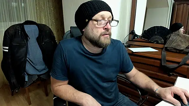 Snapshot of Grandor_M chatting on March 7, 2025, 6:22 pm Grandor M online show from March 7, 2025, 6:22 pm