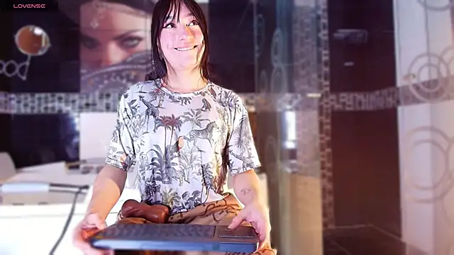 Snapshot of Small_Hot19 chatting on December 2, 2025, 10:17 am Small Hot19 online show from December 2, 2025, 10:17 am