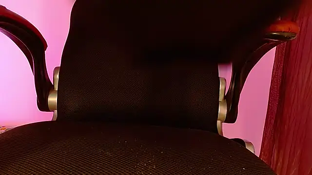 Snapshot of Small_Hot19 chatting on November 16, 2025, 9:14 am Small Hot19 online show from November 16, 2025, 9:14 am