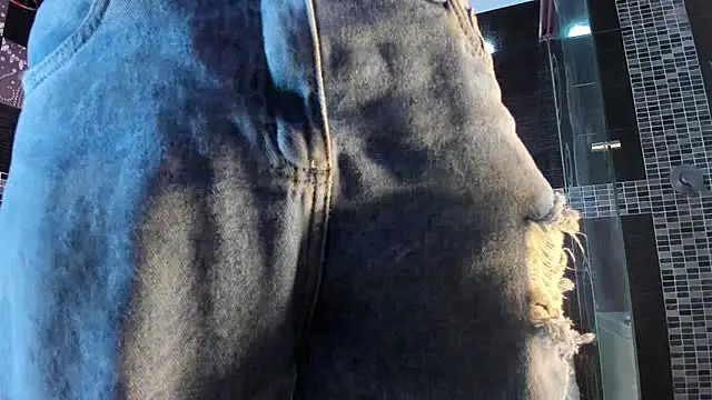 Snapshot of Small_Hot19 chatting on October 29, 2025, 9:52 am Small Hot19 online show from October 29, 2025, 9:52 am