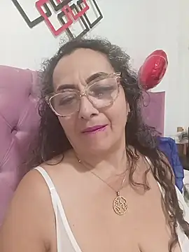 Snapshot of AlessandraLeroy chatting on April 18, 2026, 2:36 am AlessandraLeroy online show from April 18, 2026, 2:36 am