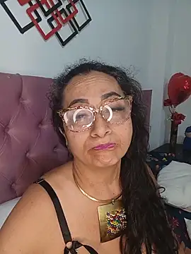 Snapshot of AlessandraLeroy chatting on May 19, 2026, 12:59 am AlessandraLeroy online show from May 19, 2026, 12:59 am